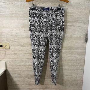 Old Navy Stretchy Pants with Pockets Size 2 Printed Black and White